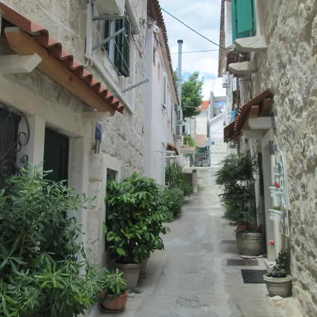 Rm Antonio On Dumanica St - En-suite Rm 5 Min To The Old Town Of 3*