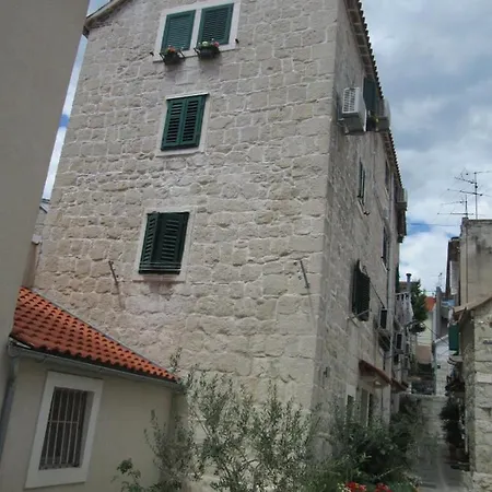 Pensionat Rm Antonio On Dumanica St - En-suite Rm 5 Min To The Old Town Of 3*