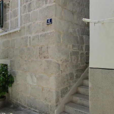 Rm Antonio On Dumanica St - En-suite Rm 5 Min To The Old Town Of 3* Split