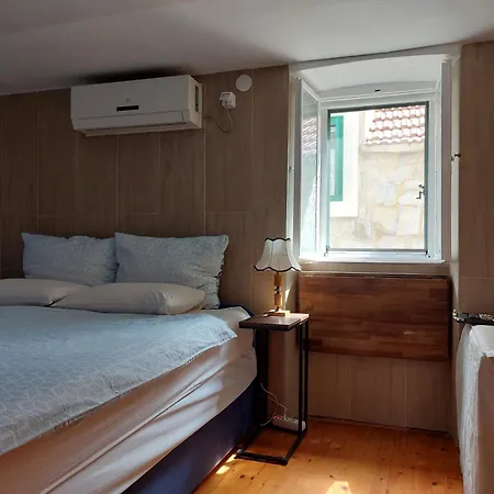Pensionat Rm Antonio On Dumanica St - En-suite Rm 5 Min To The Old Town Of 3*