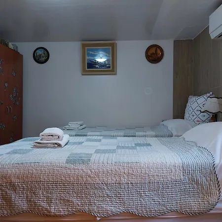 Rm Antonio On Dumanica St - En-suite Rm 5 Min To The Old Town Of 3*