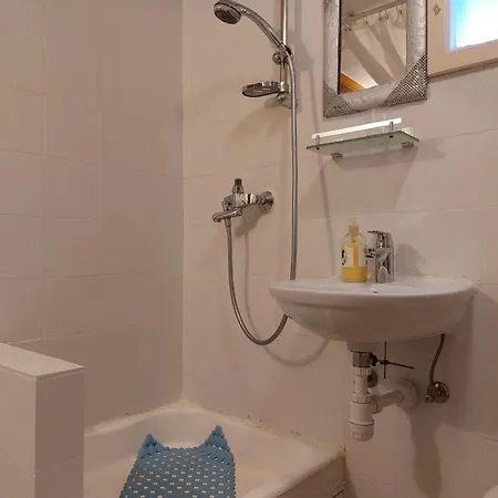Rm Antonio On Dumanica St - En-suite Rm 5 Min To The Old Town Of