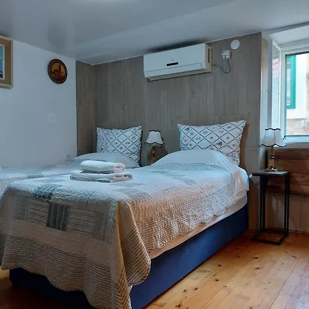 Rm Antonio On Dumanica St - En-suite Rm 5 Min To The Old Town Of Pensionat
