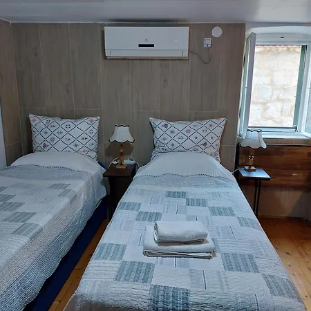 Rm Antonio On Dumanica St - En-suite Rm 5 Min To The Old Town Of Pensionat Split