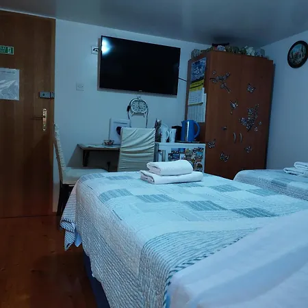 Rm Antonio On Dumanica St - En-suite Rm 5 Min To The Old Town Of